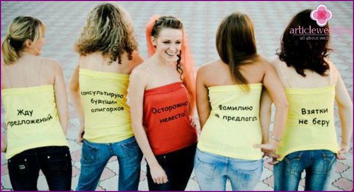 Ruházat egy bachelorette-party számára - pólók vicces feliratokkal