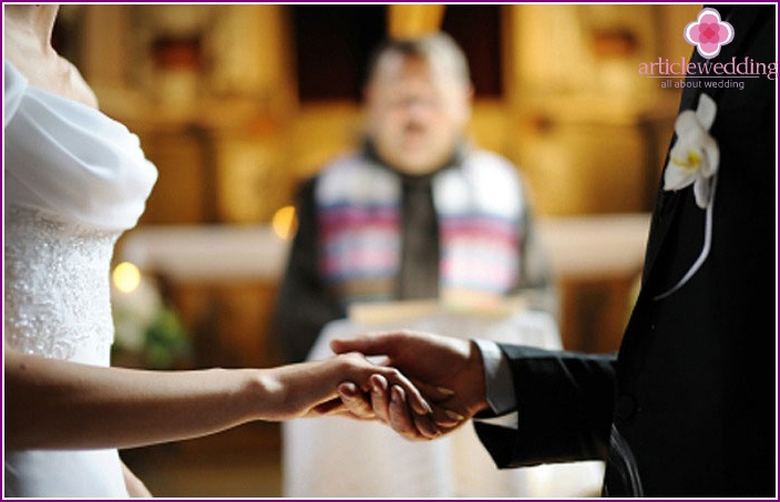 Newlyweds during the oath