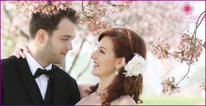 Newlyweds spring photo shoot