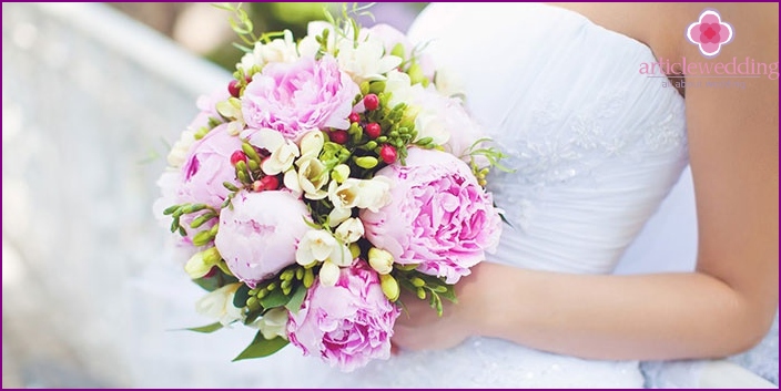 Traditional wedding bouquet