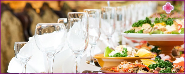 Snacks on the wedding table