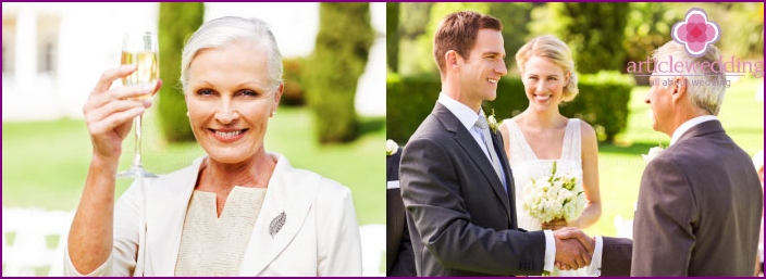 Parents congratulate the newlyweds