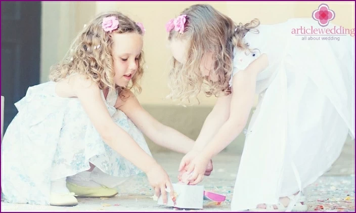 Children congratulate parents