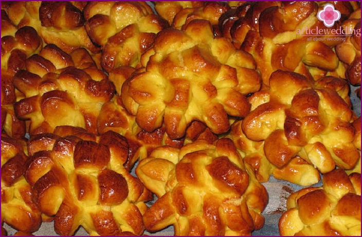 Bei der Hochzeit werden für jeden Gast süße Zapfen gebacken.