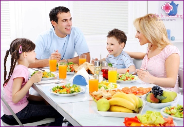 Repas de famille ensemble