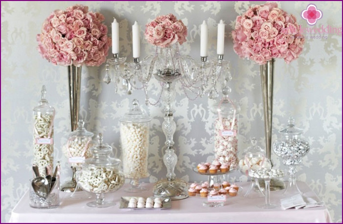 Crystal in vintage style candy bar decor