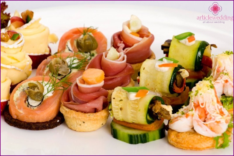 Canapés pour une table de mariage