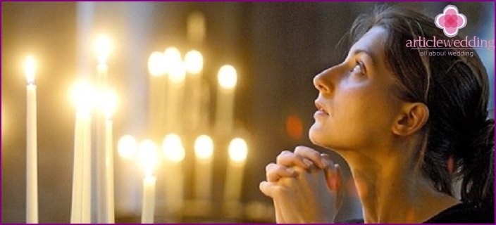 يوصي الكهنة النساء بالصلاة من أجل الوحدة