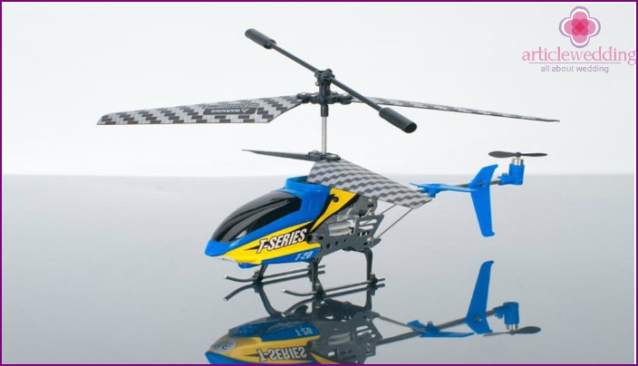 Radio-controlled helicopter