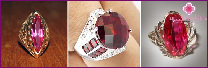 Anniversary ruby ​​ring for wife