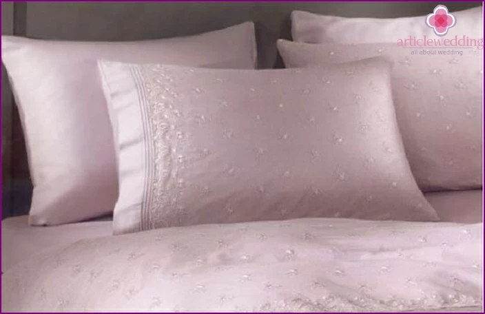 A set of bed linen: amethyst gift from guests