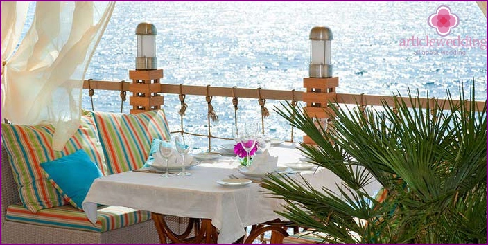 Ristorante di pesce sul mare per viaggi di nozze