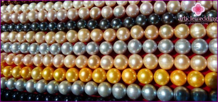 Colorful pearls for the 30th wedding anniversary