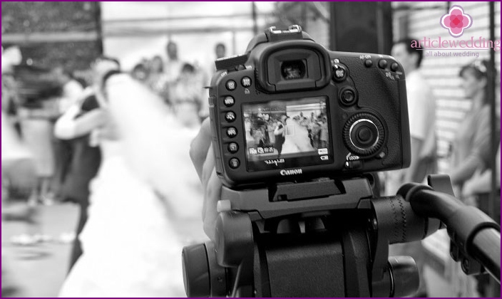 Choosing a Wedding Photographer for Two