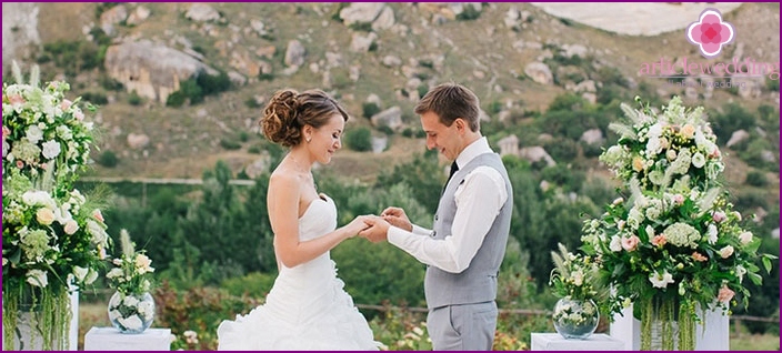 Wedding ceremony on the Crimean coast
