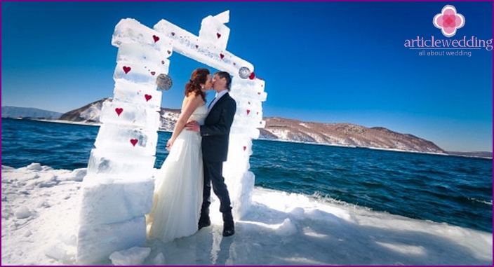 Extreme wedding on Baikal