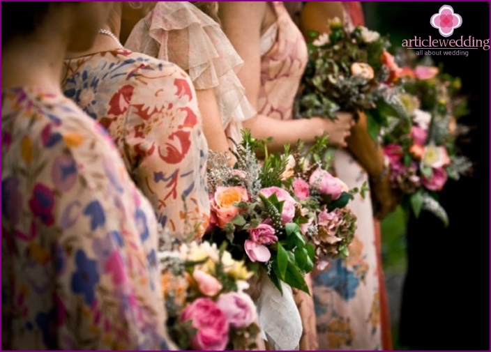 Tendances florales pour les robes de mode de mariage