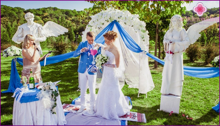 Outdoor ceremony