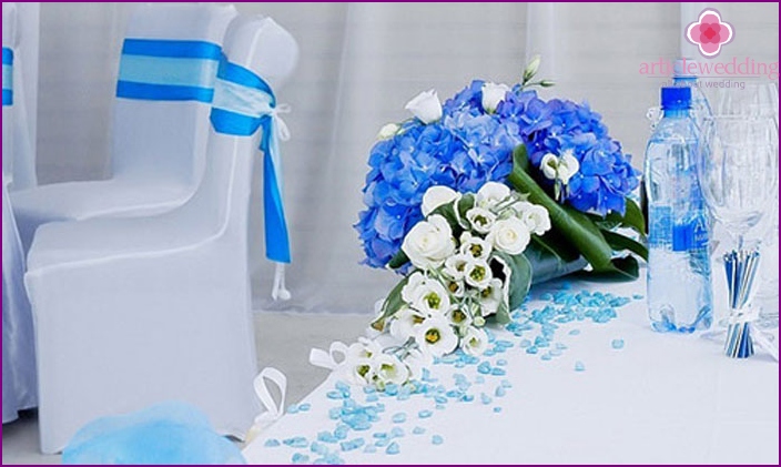 Wedding decor in blue