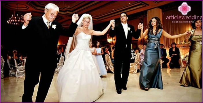 Greek wedding dance