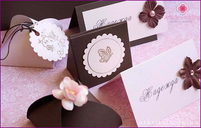 Pink and chocolate shades in the design of the wedding