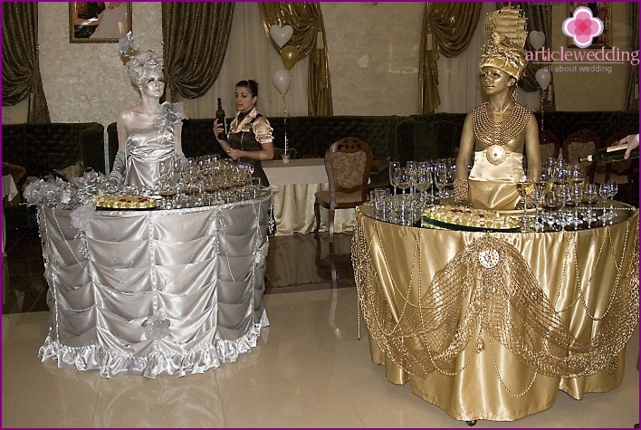 Wedding tables with living sculptures