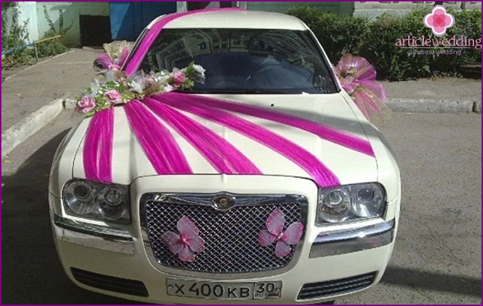 Décoration de voiture pour rubans de mariage