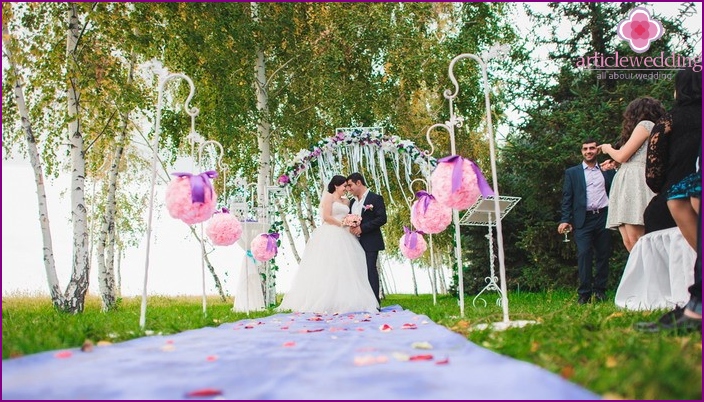 Balloons for a wedding in nature