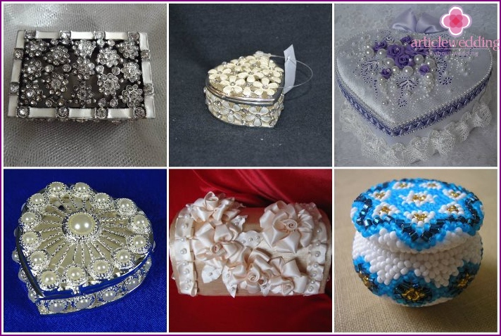 Rhinestone and beaded ring casket for rings