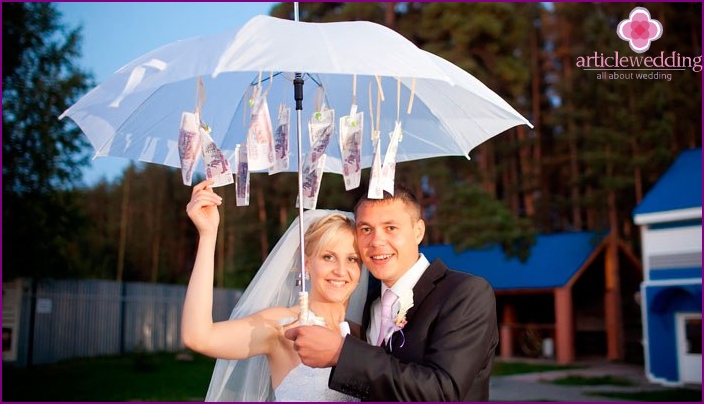 Umbrella with bills