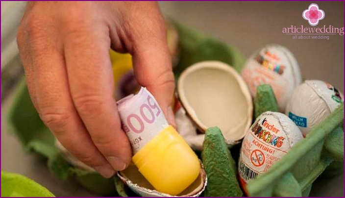 Banknotes in Kinder Surprise