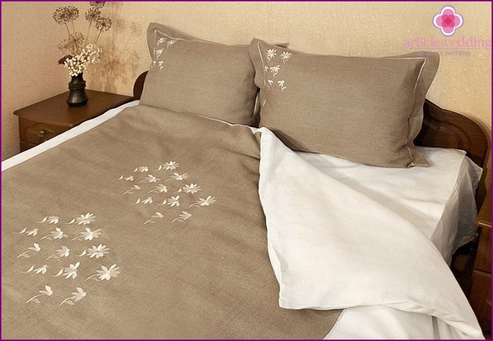 Linen bedding