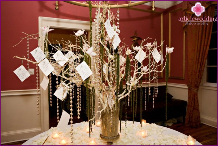 Wedding souvenir - wire tree for parting words of guests