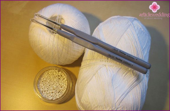 Essential materials for knitting a wedding garter