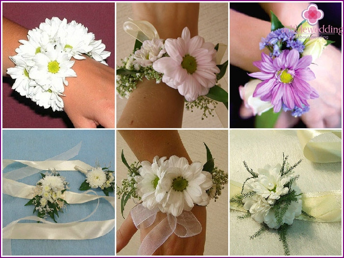 Accessoire de leurs chrysanthèmes sur la main de la petite amie de la mariée