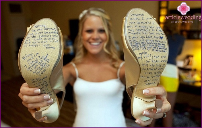 Variants of inscriptions for the soles of the shoes of the bride