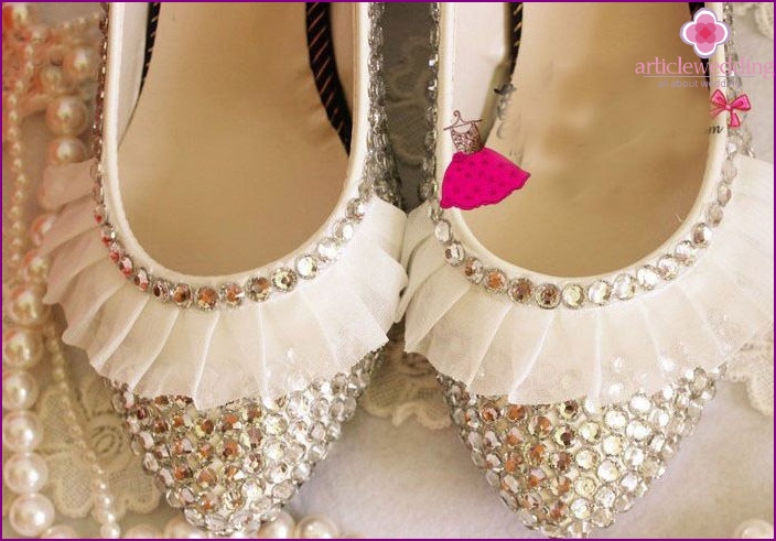 Flat shoes: a choice of modern brides