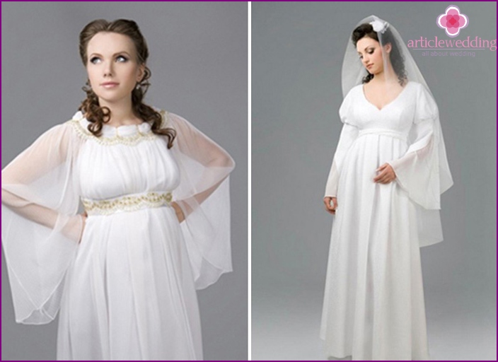 Flared sleeves in maternity dresses