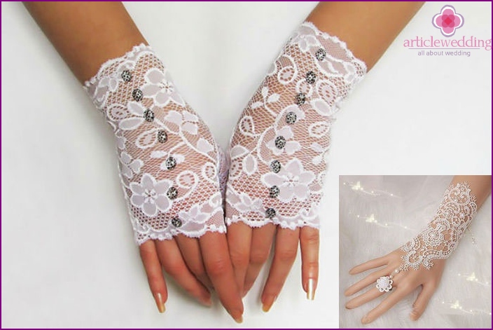 Gloves with beads for the bride