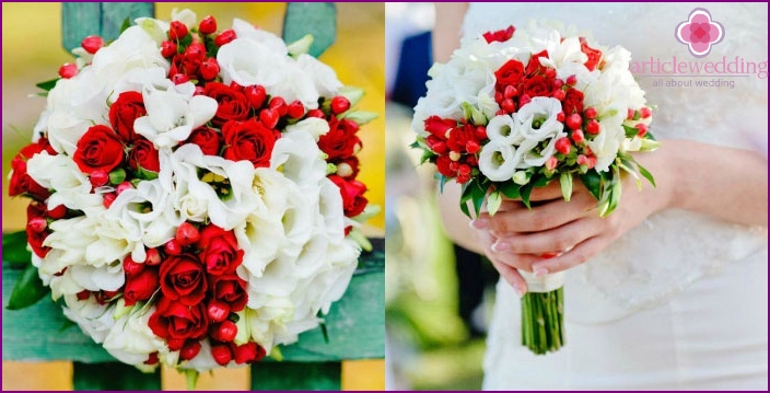 A vivid combination of spray roses with lisianthus