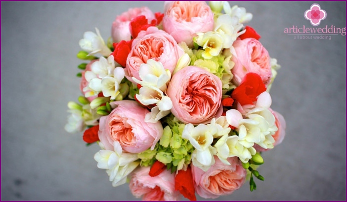 Freesia in a peony composition for the bride