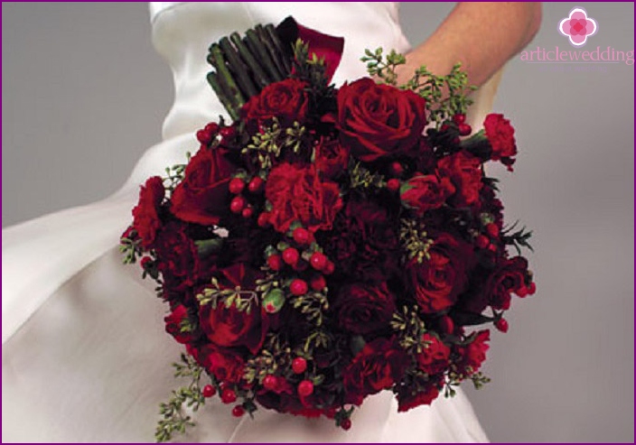 Red roses blend perfectly with a white dress