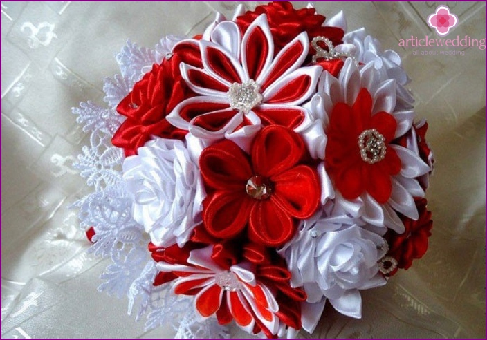 Kanzashi flowers in a bouquet