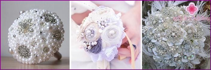White wedding brooch bouquet