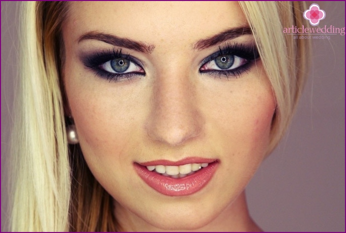 Makeup for blond hair and gray eyes