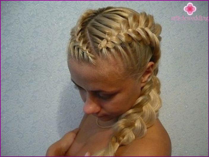 Wedding hairstyle: french oblique weaving