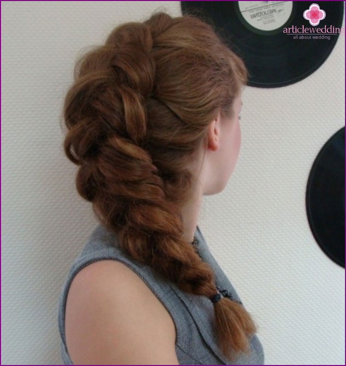 Bride hairstyle: beautiful french weave