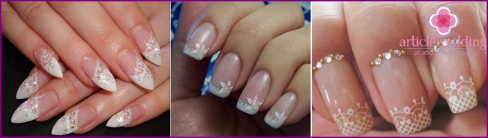 Lace design on the hands of the bride.