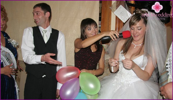 Hogyan lehet megszervezni egy gratuláció üdvözletét az ifjú házasok tiszteletére