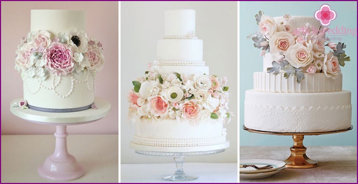 Thousands of sugar flowers on a gorgeous cake